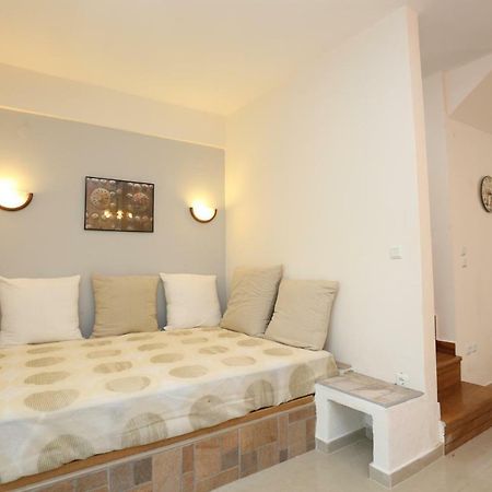 Villa Argo 3 - Beachfront, Big Gardens, Location! Pefkochori Eksteriør billede