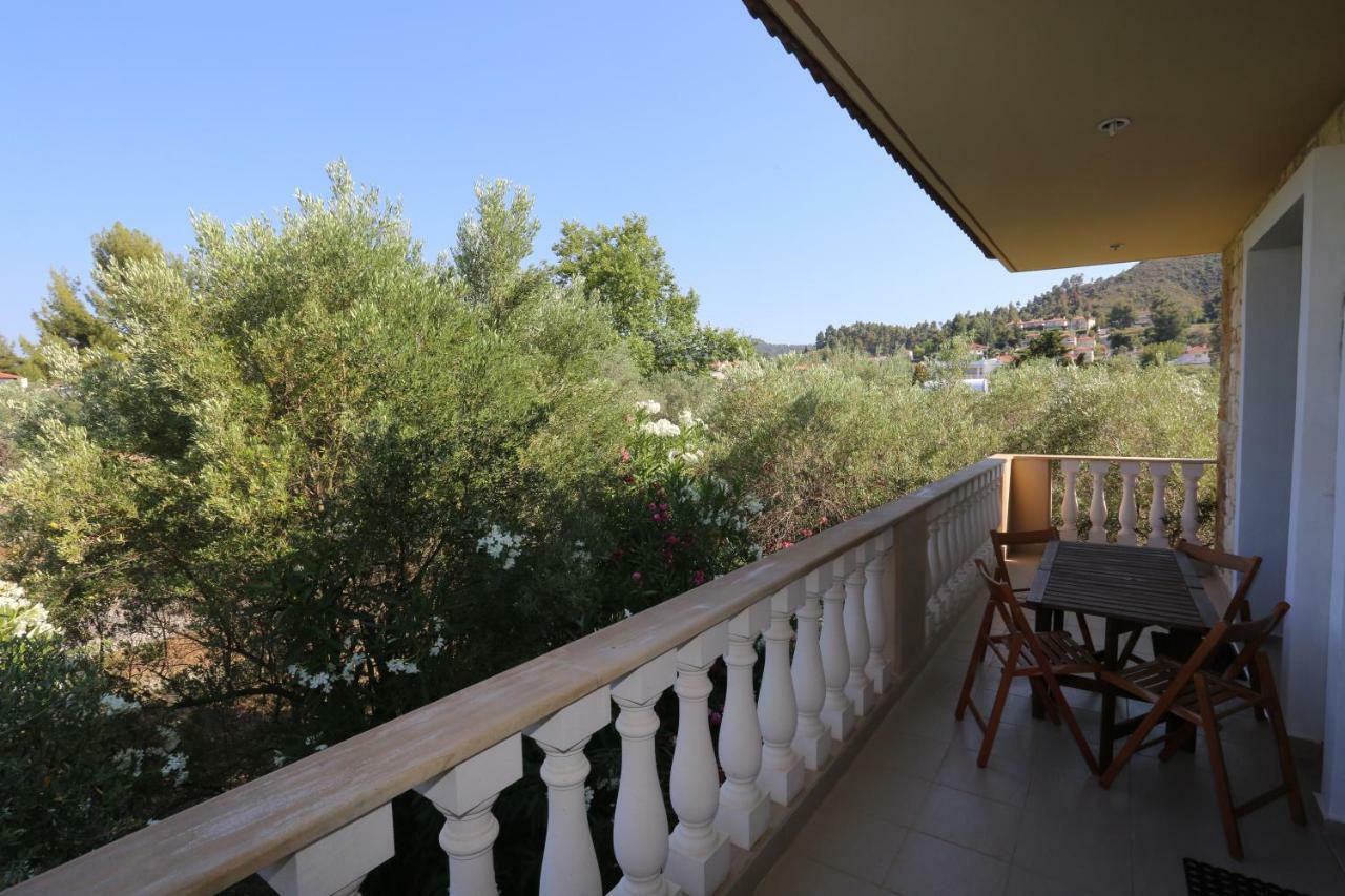 Villa Argo 3 - Beachfront, Big Gardens, Location! Pefkochori Eksteriør billede