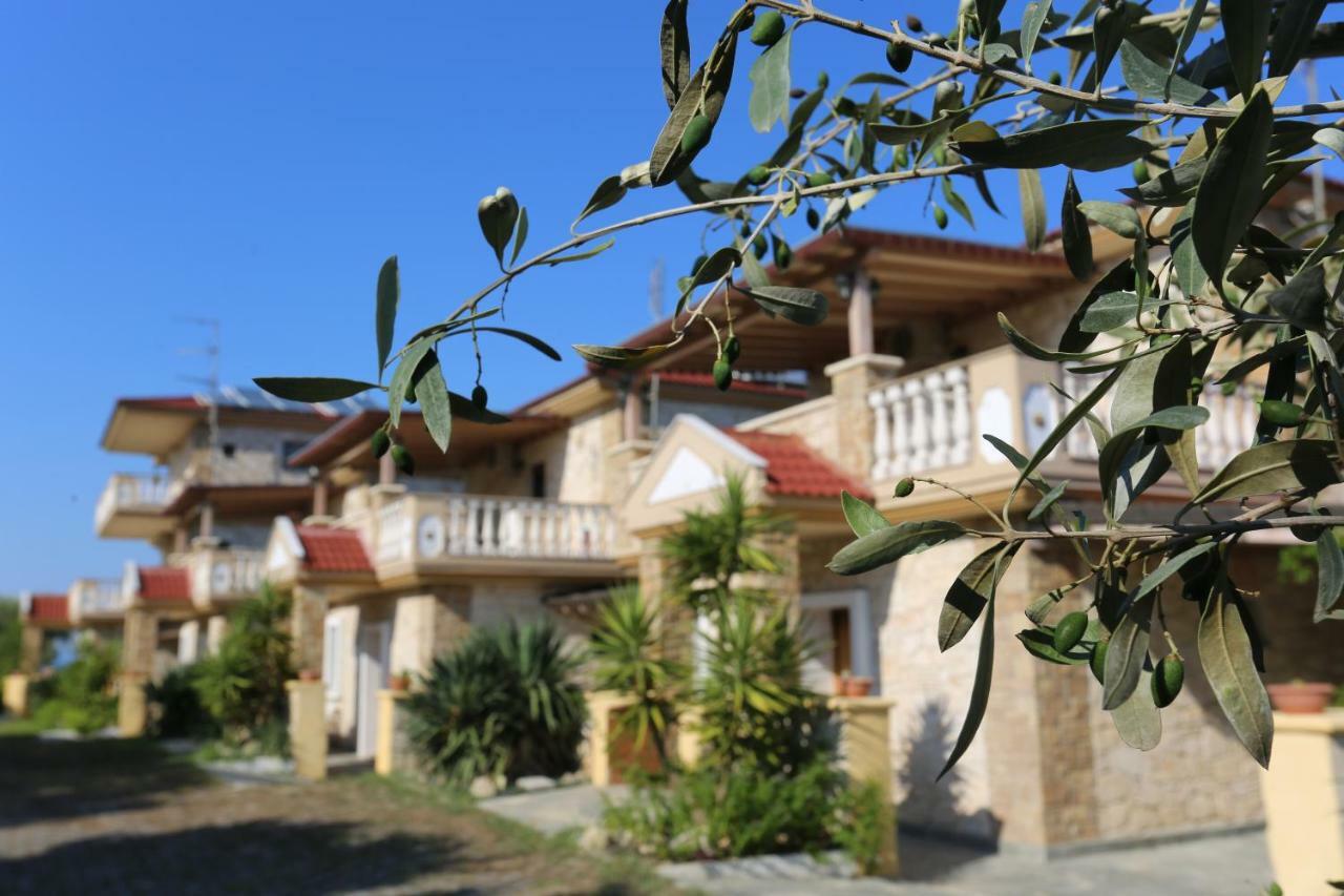 Villa Argo 3 - Beachfront, Big Gardens, Location! Pefkochori Eksteriør billede