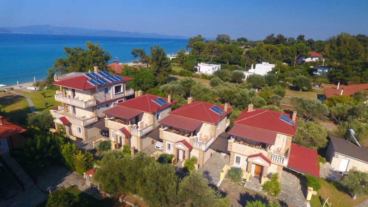 Villa Argo 3 - Beachfront, Big Gardens, Location! Pefkochori Eksteriør billede