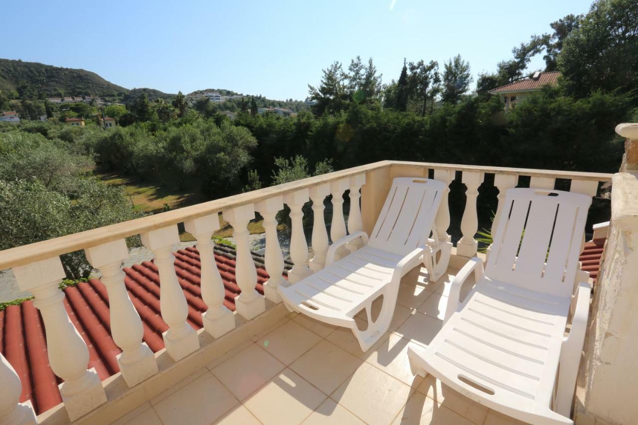 Villa Argo 3 - Beachfront, Big Gardens, Location! Pefkochori Eksteriør billede
