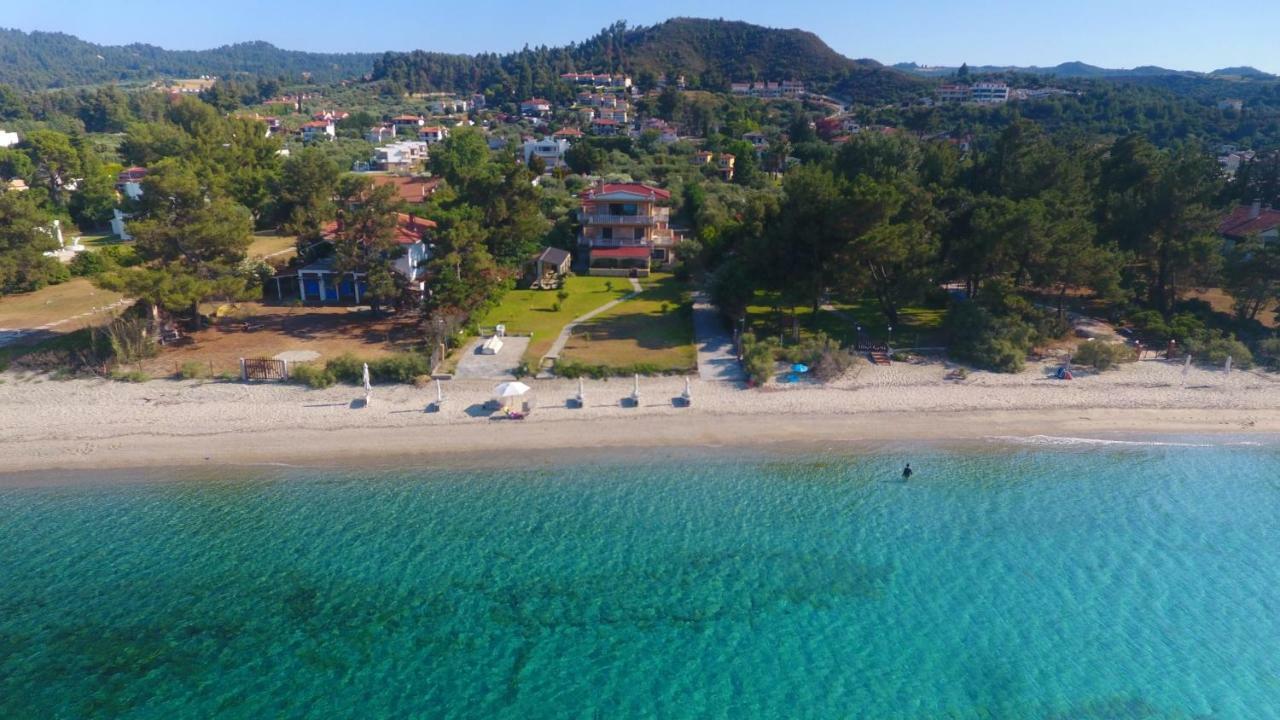Villa Argo 3 - Beachfront, Big Gardens, Location! Pefkochori Eksteriør billede