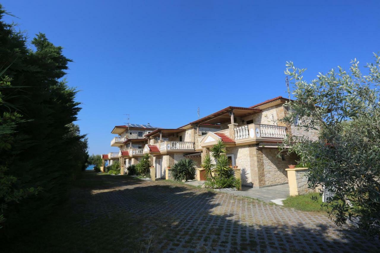 Villa Argo 3 - Beachfront, Big Gardens, Location! Pefkochori Eksteriør billede