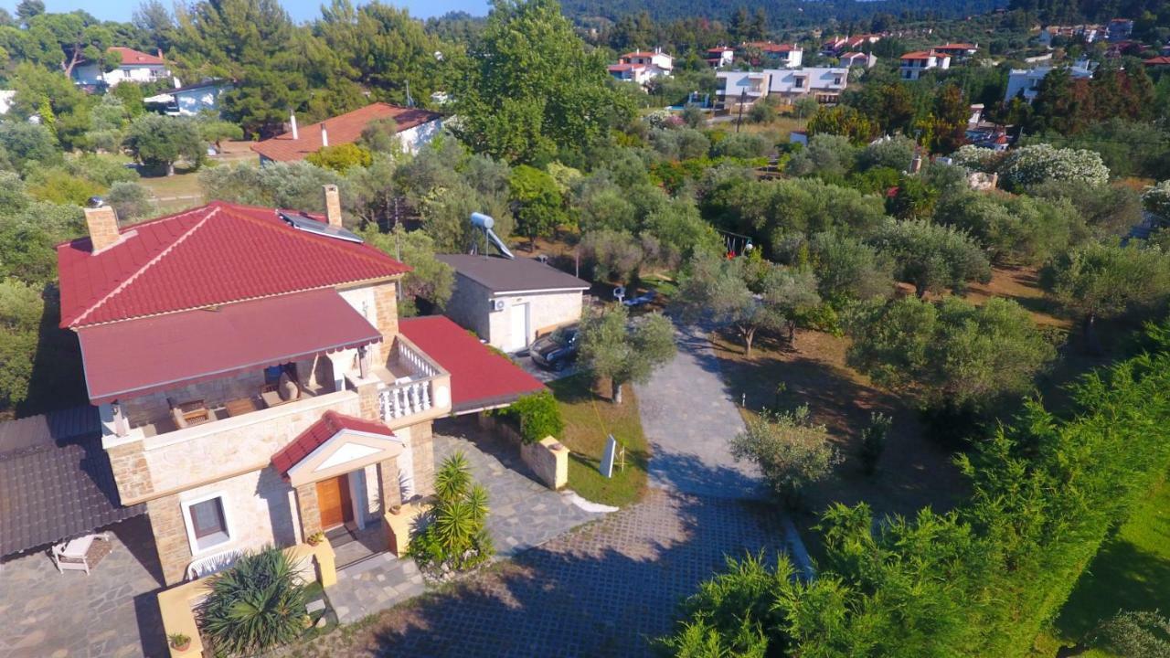 Villa Argo 3 - Beachfront, Big Gardens, Location! Pefkochori Eksteriør billede