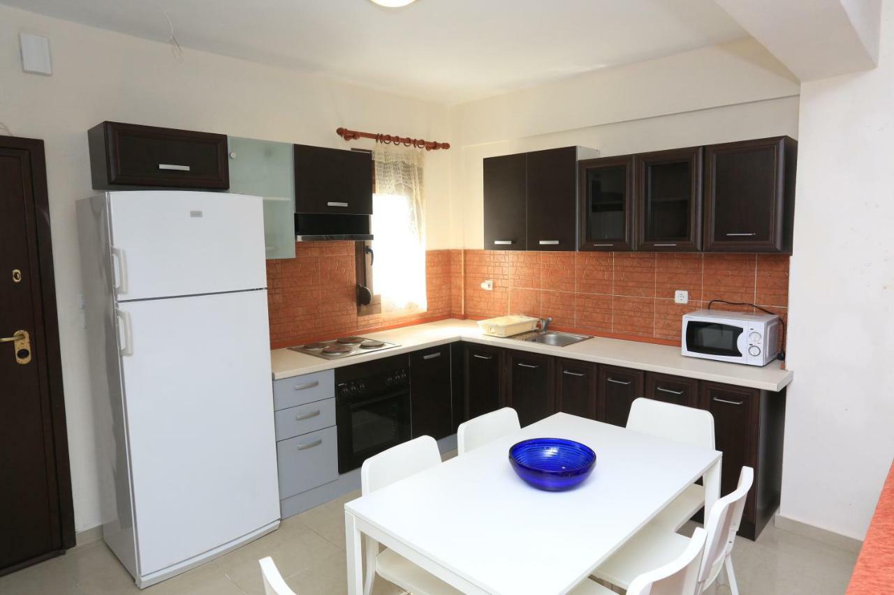 Villa Argo 3 - Beachfront, Big Gardens, Location! Pefkochori Eksteriør billede