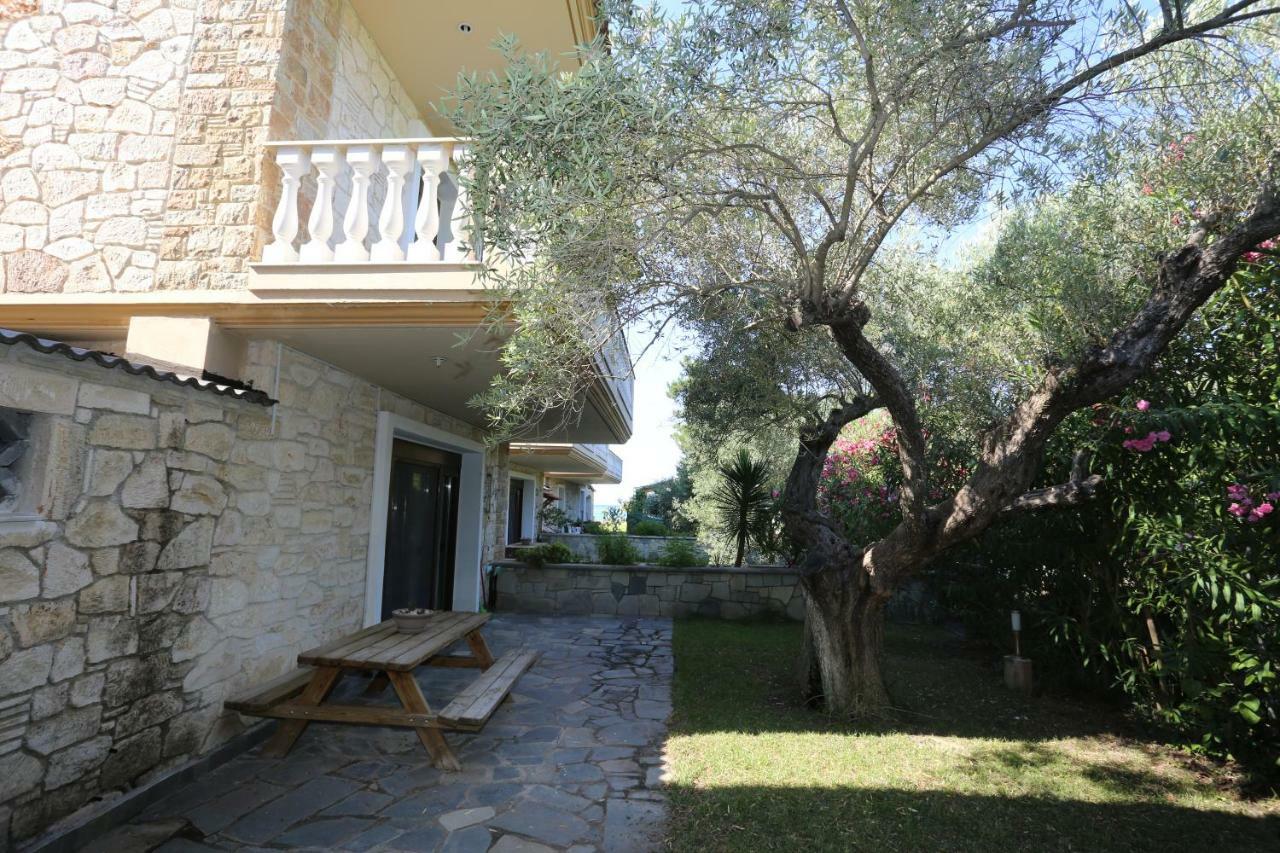 Villa Argo 3 - Beachfront, Big Gardens, Location! Pefkochori Eksteriør billede