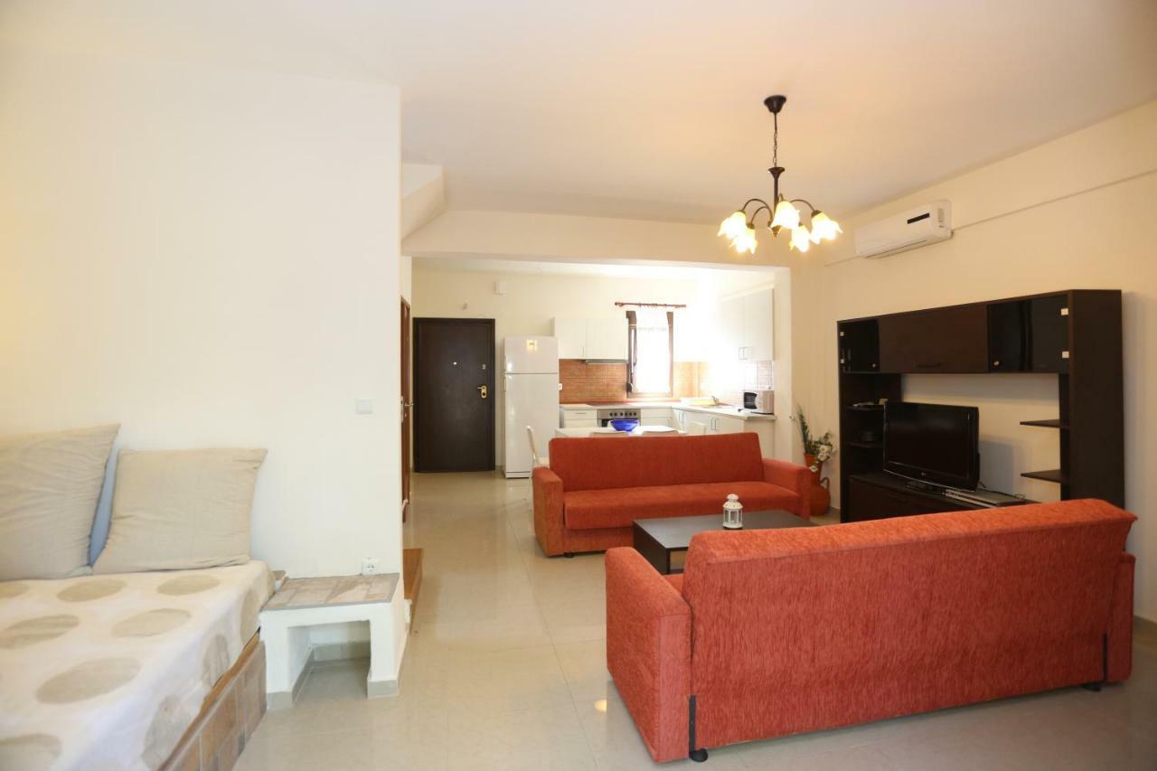 Villa Argo 3 - Beachfront, Big Gardens, Location! Pefkochori Eksteriør billede