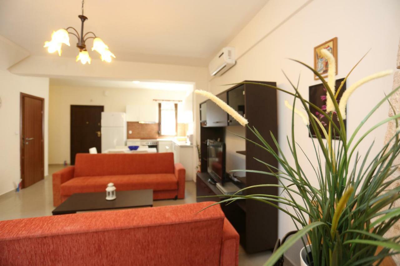 Villa Argo 3 - Beachfront, Big Gardens, Location! Pefkochori Eksteriør billede