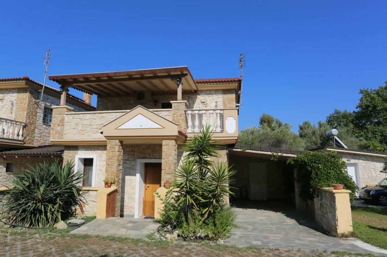 Villa Argo 3 - Beachfront, Big Gardens, Location! Pefkochori Eksteriør billede