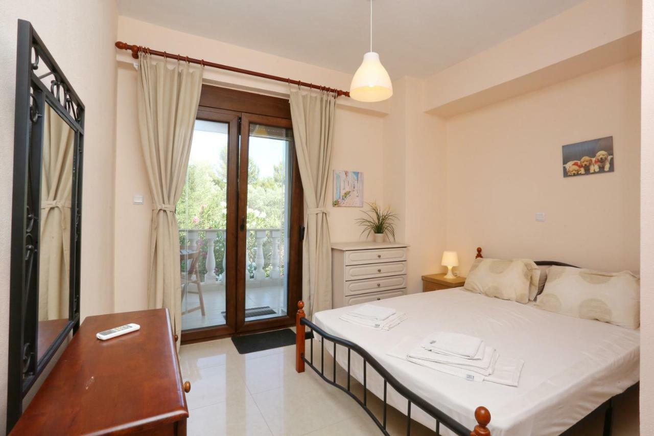 Villa Argo 3 - Beachfront, Big Gardens, Location! Pefkochori Eksteriør billede