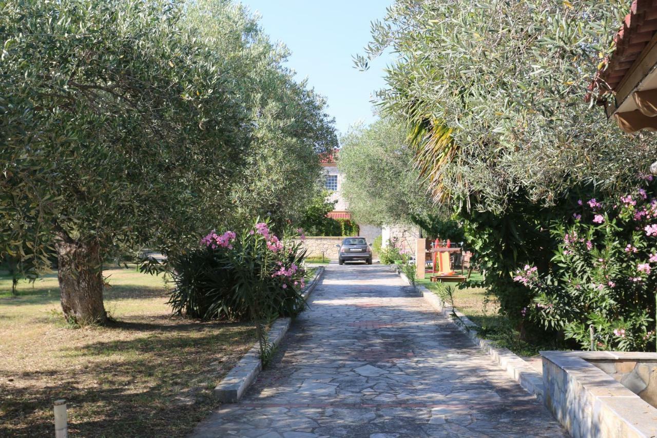 Villa Argo 3 - Beachfront, Big Gardens, Location! Pefkochori Eksteriør billede