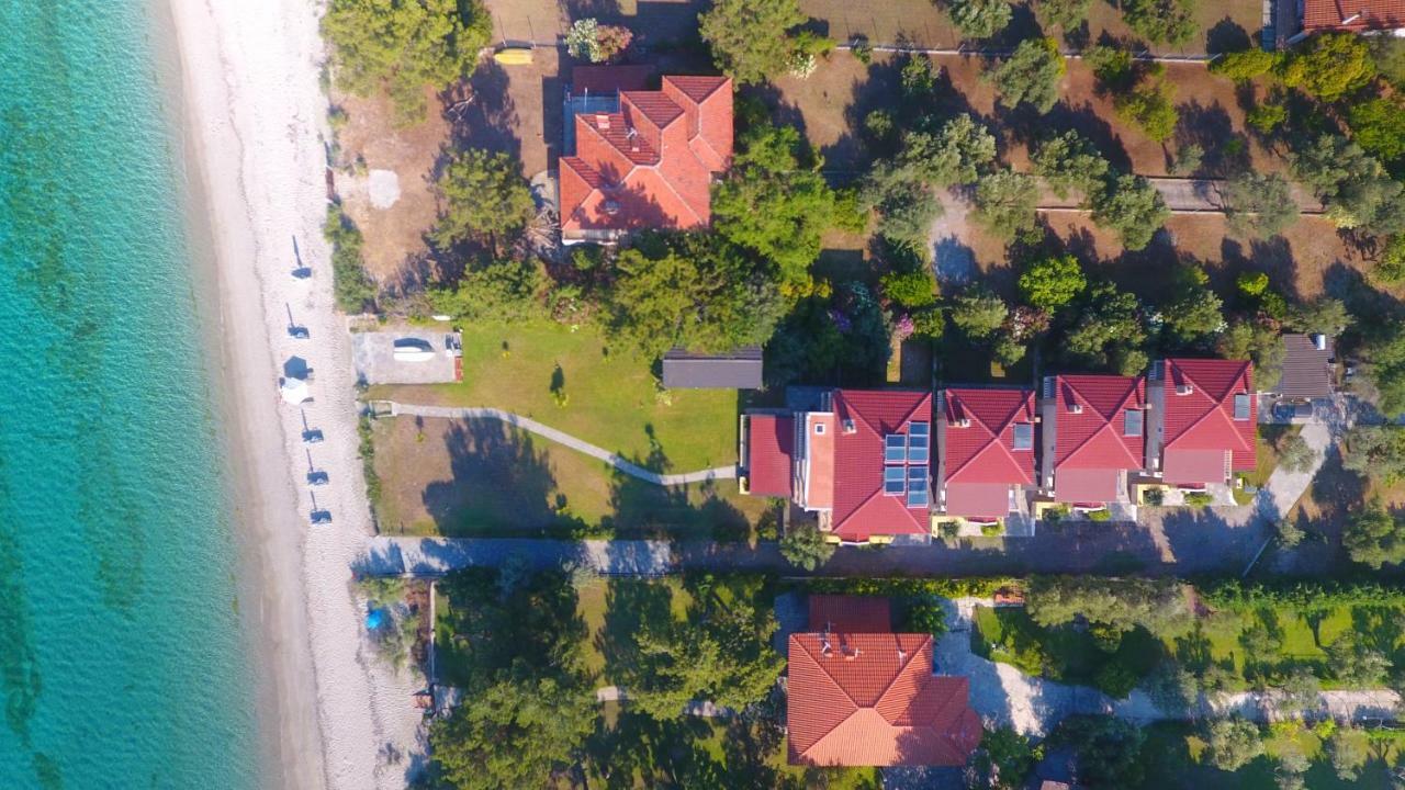 Villa Argo 3 - Beachfront, Big Gardens, Location! Pefkochori Eksteriør billede